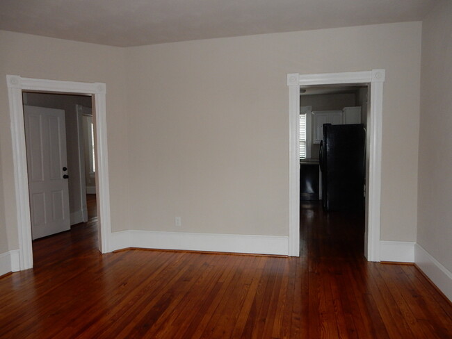 Building Photo - Elm/436
