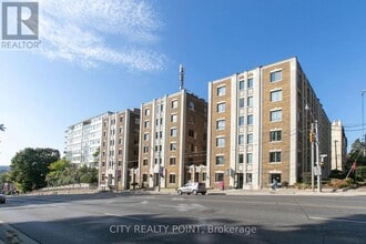 Building Photo - 396-396 Avenue Rd