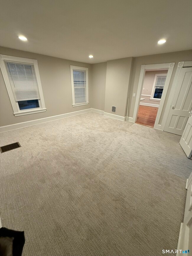 Foto del edificio - 49 Osborne Ave