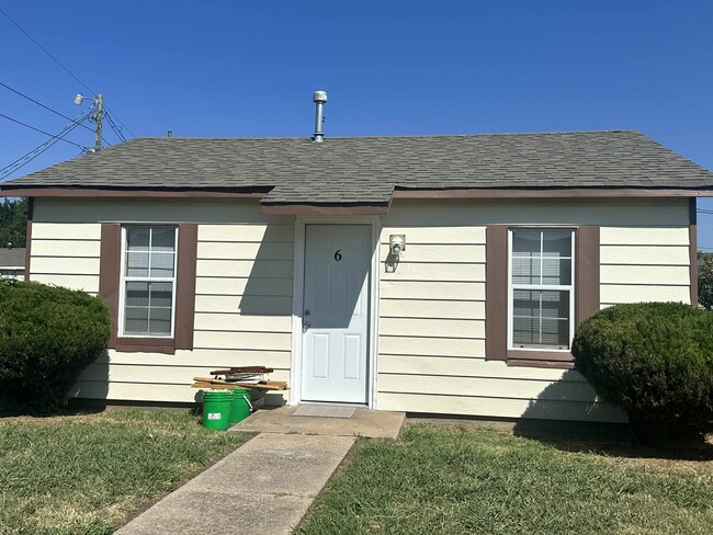 Building Photo - 6 Pine Creek Cir