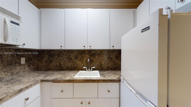 Foto del edificio - 2708 SW 33rd Ct