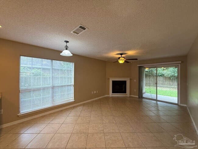 Foto del edificio - 2809 E Johnson Ave
