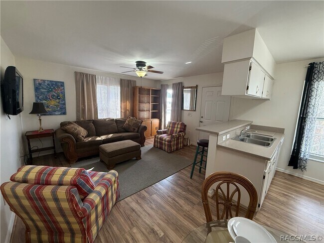 Foto del edificio - 955 SE Mayo Dr