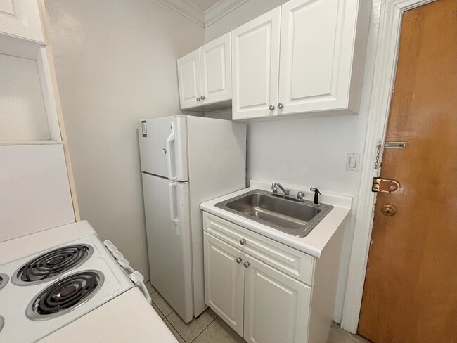 Building Photo - 1243 Beacon St