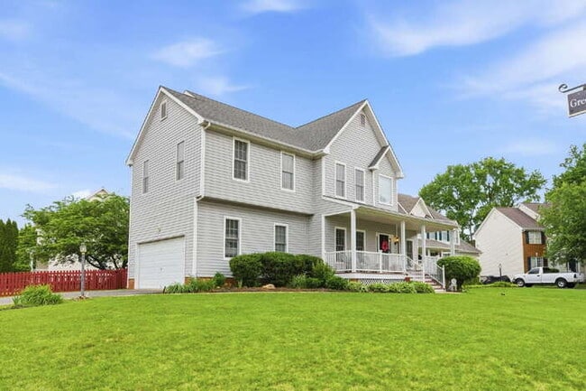 Foto del edificio - Updated 4 Bedroom + Office Home in Rivers Bend with 2-Car Garage – $3,000/mo