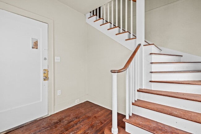 Building Photo - Spacious 2-Bedroom Multiplex in Prime San ...