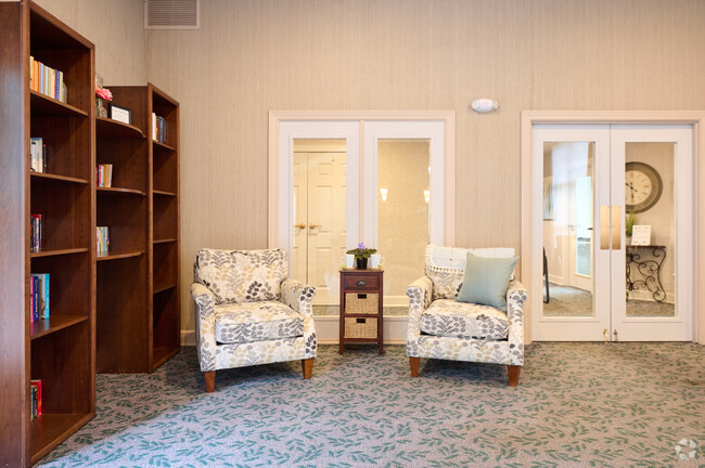 Clubhouse Library - Carriage Glen Apartments