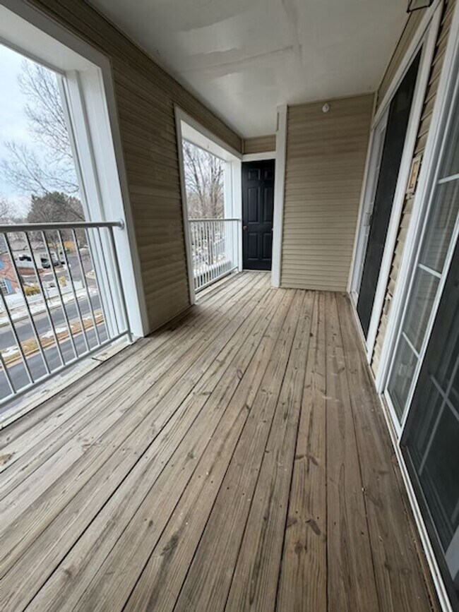 Foto del edificio - SPACIOUS 2 BEDROOM 2 BATH CONDO WITH LOFT IN KING FARM