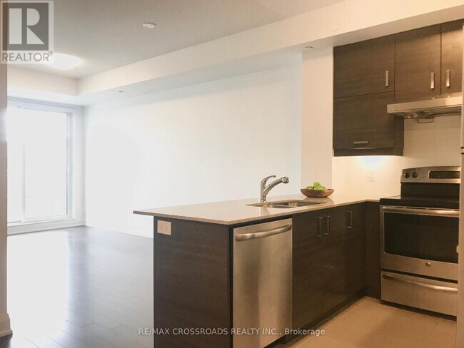 Photo du bâtiment - 8200-8200 Birchmount Rd