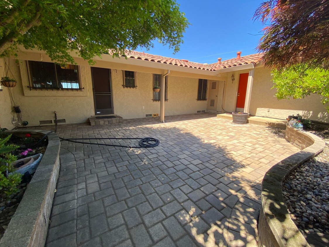 Primary Photo - Advent - Low Deposit Home In the Hayward H...