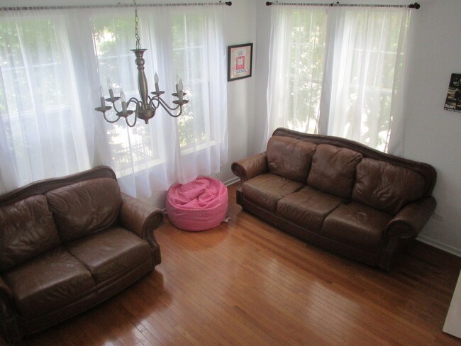 Foto del edificio - 629 Grove Ln