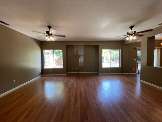 Foto del edificio - 7012 Sawgrass Ct