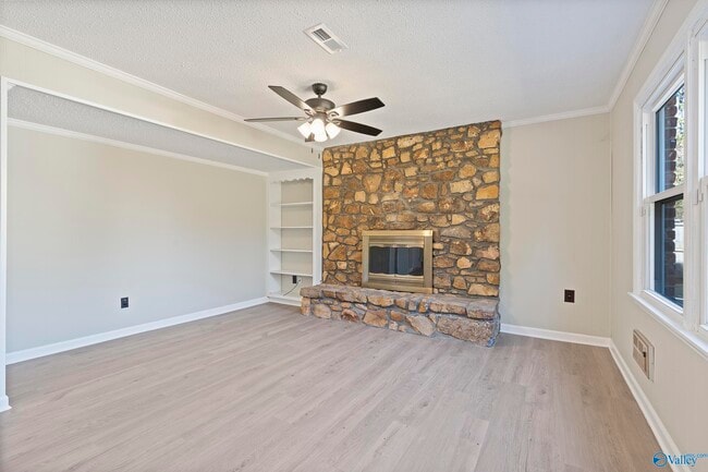 Building Photo - 1927 Edenton Dr SW