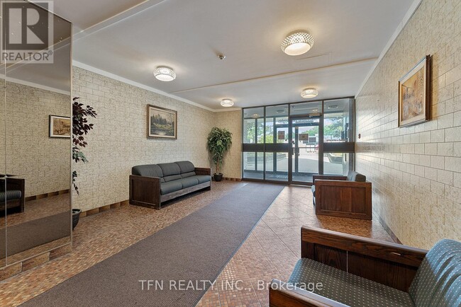 Building Photo - 10330 Yonge St