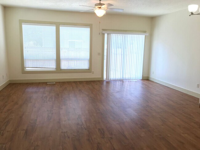 Foto del edificio - 2131 S Amy Ave