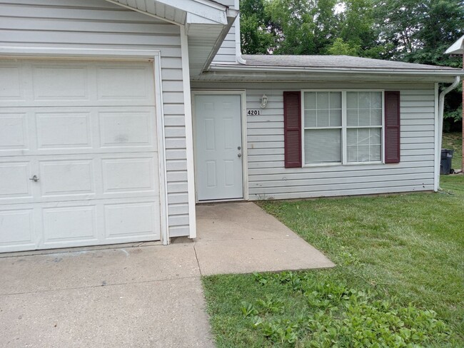 Building Photo - 4201 W Bethany Dr