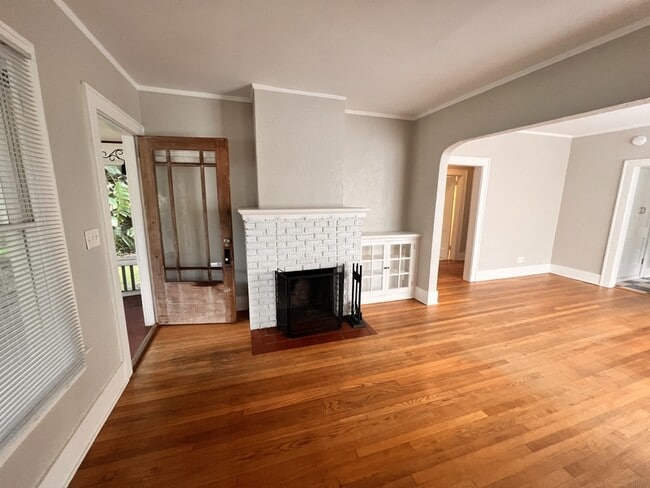 Foto del edificio - 633 Harwood St