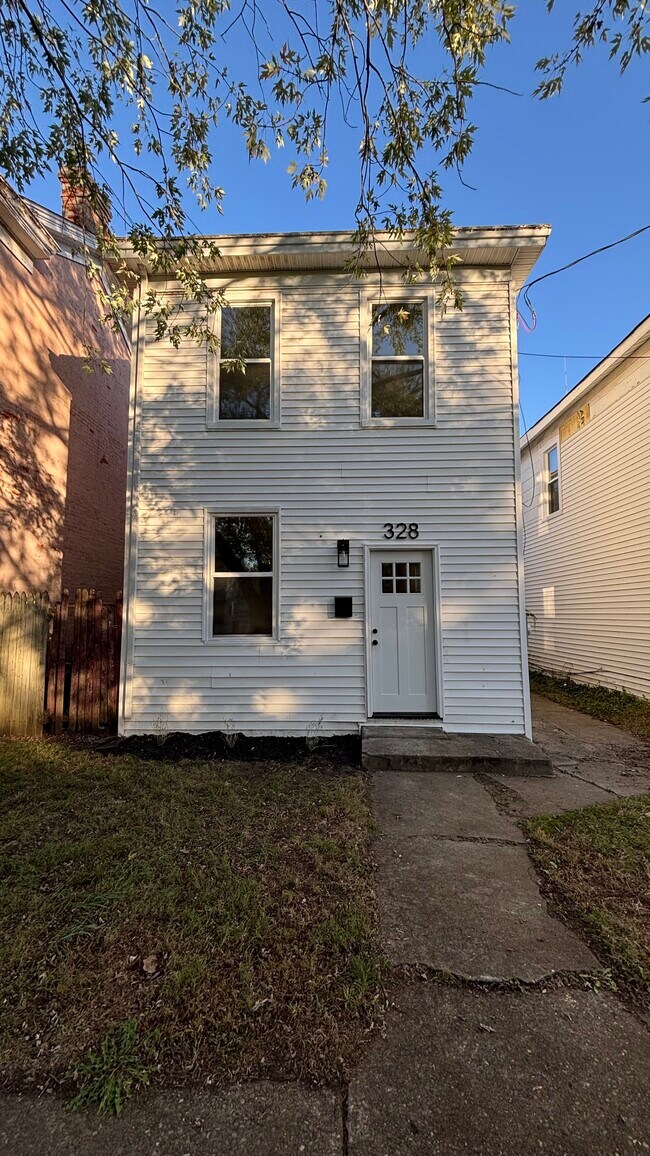Building Photo - 328 N 6th St