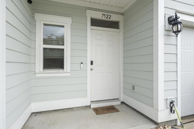 Foto del edificio - 7522 Shadow Lake Dr