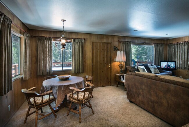 Foto del edificio - 8037 Raccoon Rd