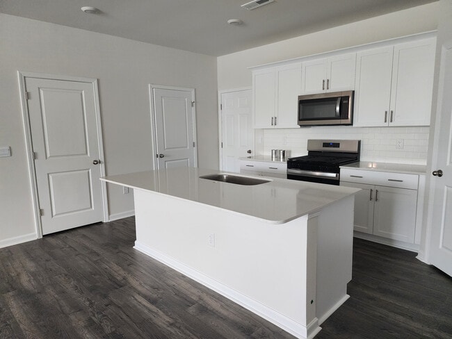 Building Photo - Room in Townhome on Old Battle Bridge Rd