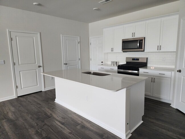 Foto del edificio - Room in Townhome on Old Battle Bridge Rd