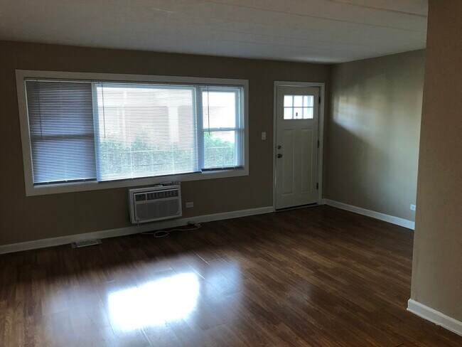 Building Photo - 5152 Fairview Ave
