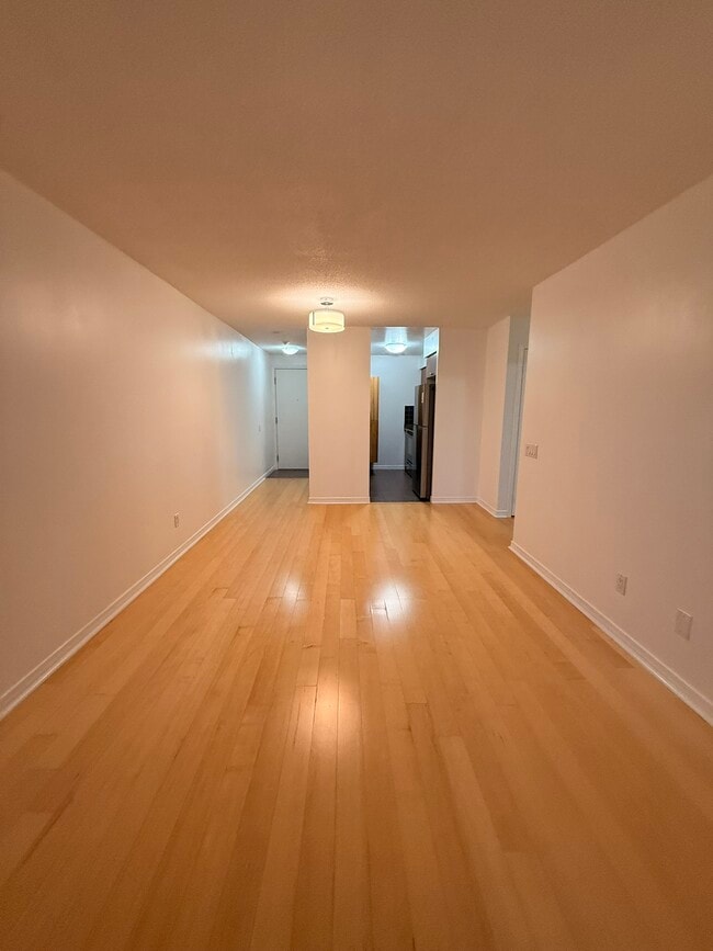 Building Photo - 61 Heintzman St
