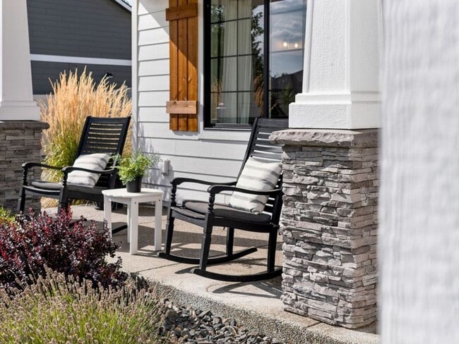 Building Photo - Luxury 3-Bed, 2-Bath Home with Spa Ameniti...