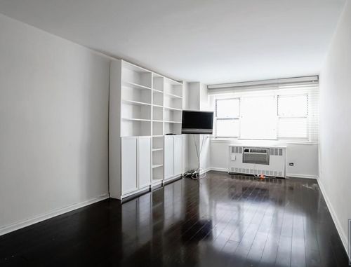 Foto principal - 240 E 35th St