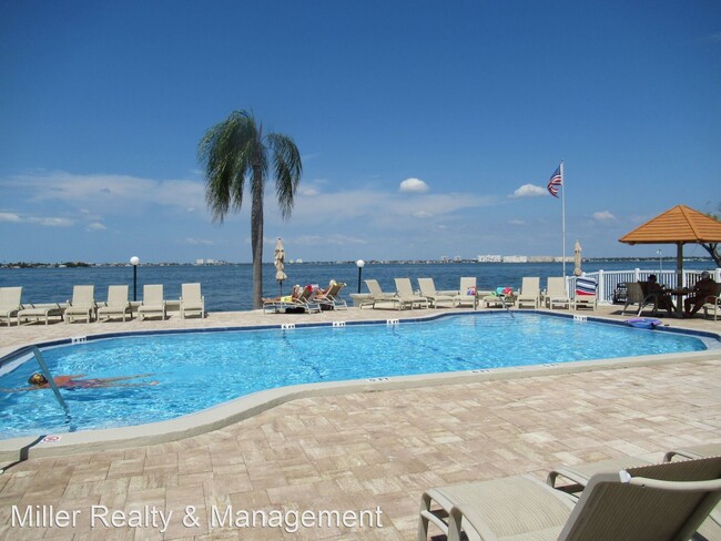 Building Photo - 2 br, 2 bath House - 6210 Sun Blvd. #208