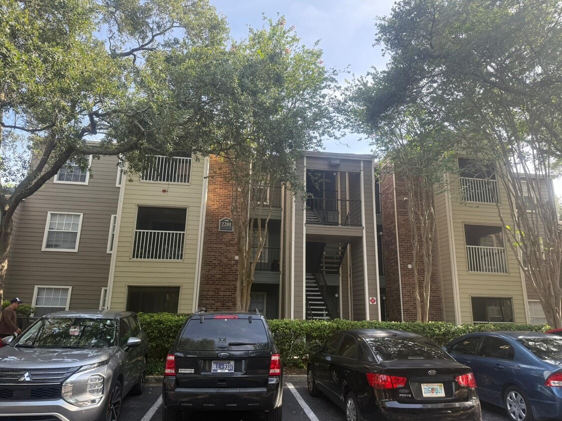 Primary Photo - 2201 Metropolitan Way