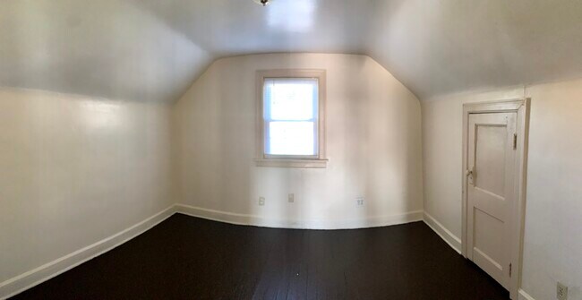 Foto del edificio - 1924 Maple Ave NE