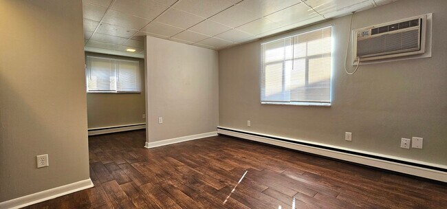 Building Photo - 1266 Westcliff Ct