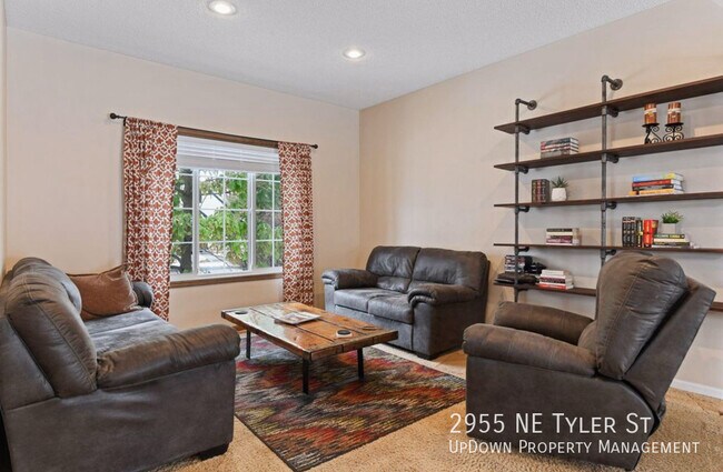 Foto del edificio - 2955 NE Tyler St