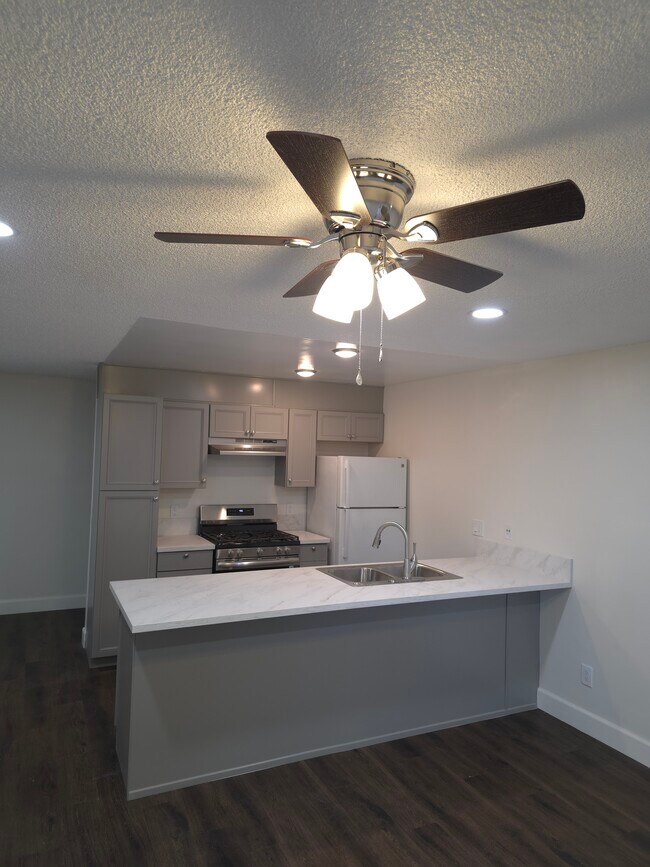 Building Photo - 25901 Viana Ave