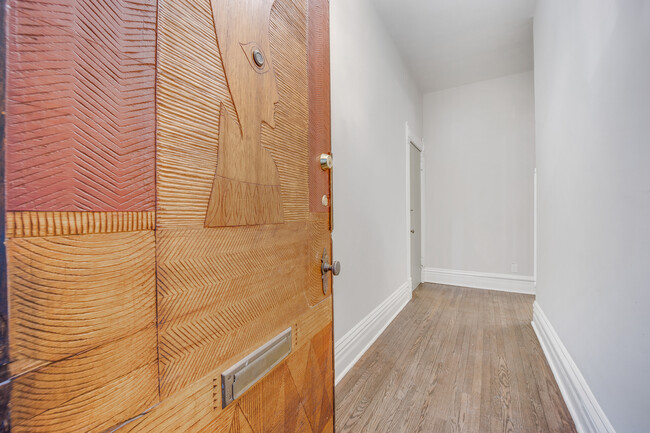 Building Photo - 854 W Wrightwood Ave