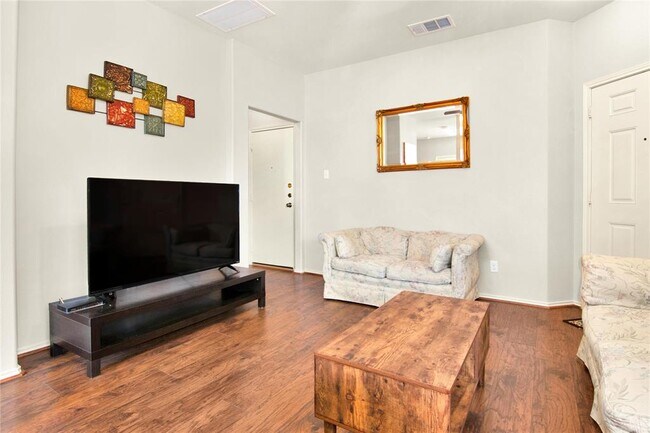 Foto del edificio - 14416 Lewis Carroll Ln