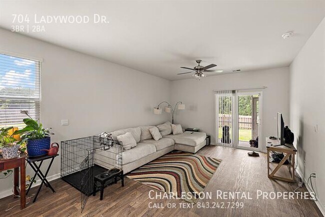 Building Photo - 704 Ladywood Dr