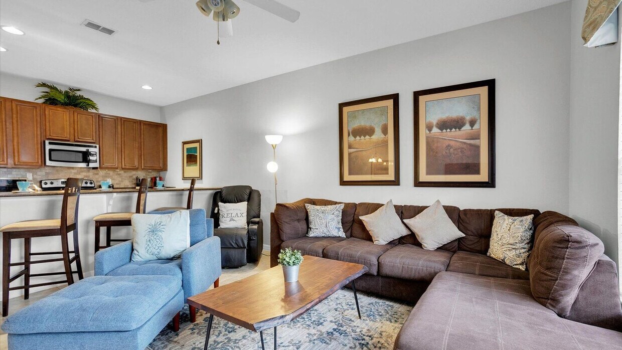 Foto principal - 8975 Majesty Palm Rd