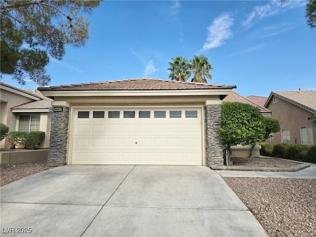 Building Photo - 1825 Lyell Canyon Ln