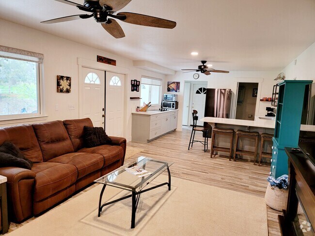 Building Photo - 10301 Wolf Dr