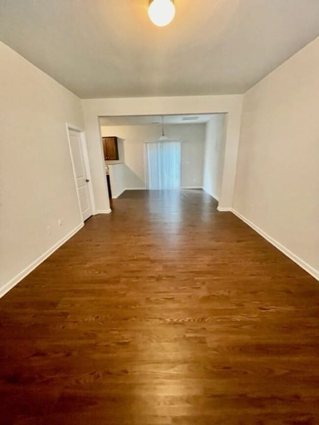 Foto del edificio - Luxurious 2 story 3 bedroom 2.5 bath Townh...