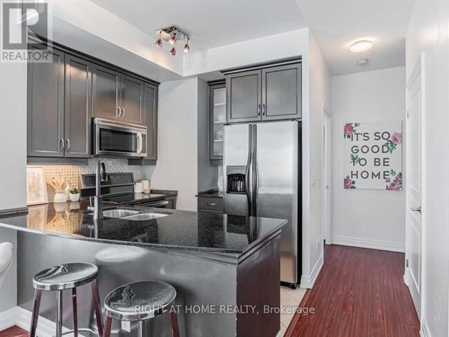 Building Photo - 2087 Lake Shore Blvd W