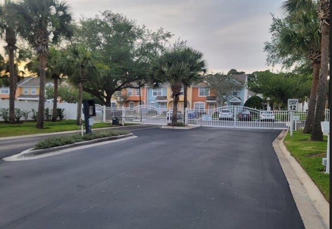 Gated Entry - 12311 Kensington Lakes Dr