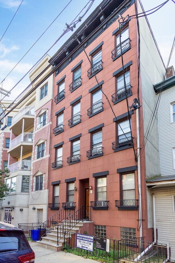 Foto principal - 114 Monroe St