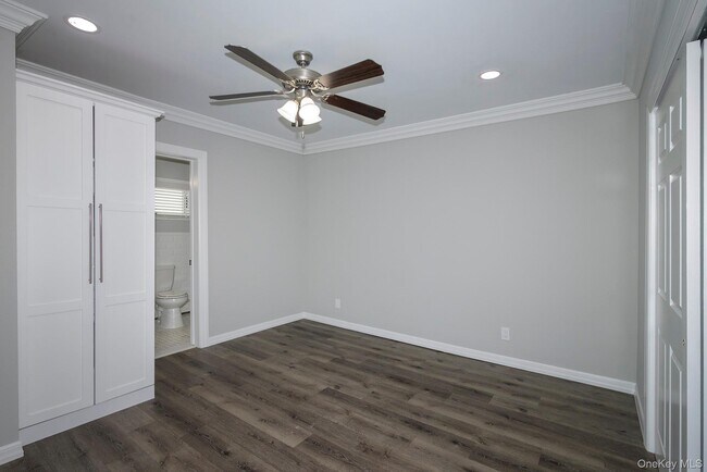 Foto del edificio - 100 N Country Rd