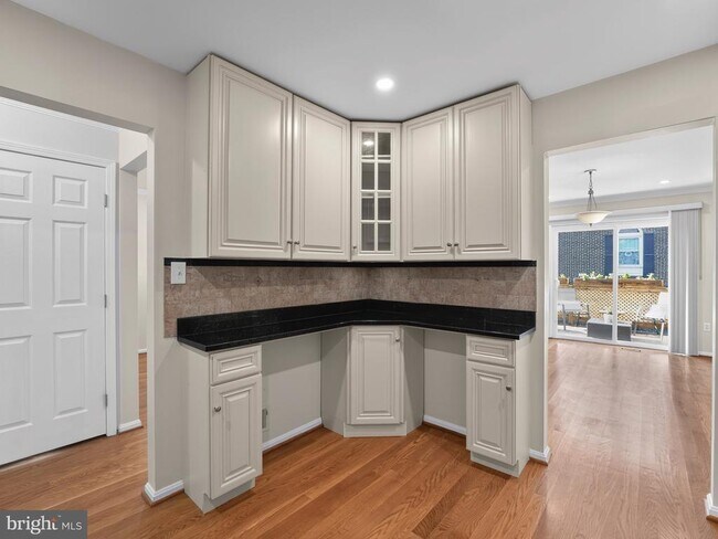 Foto del edificio - 7740 Bristol Square Ct