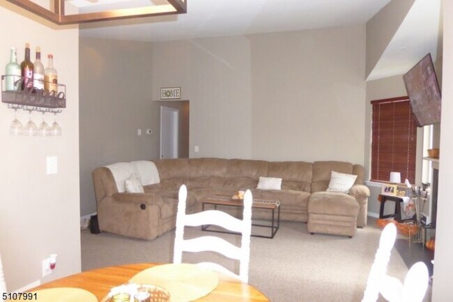 Building Photo - 52 Foxwood Ct