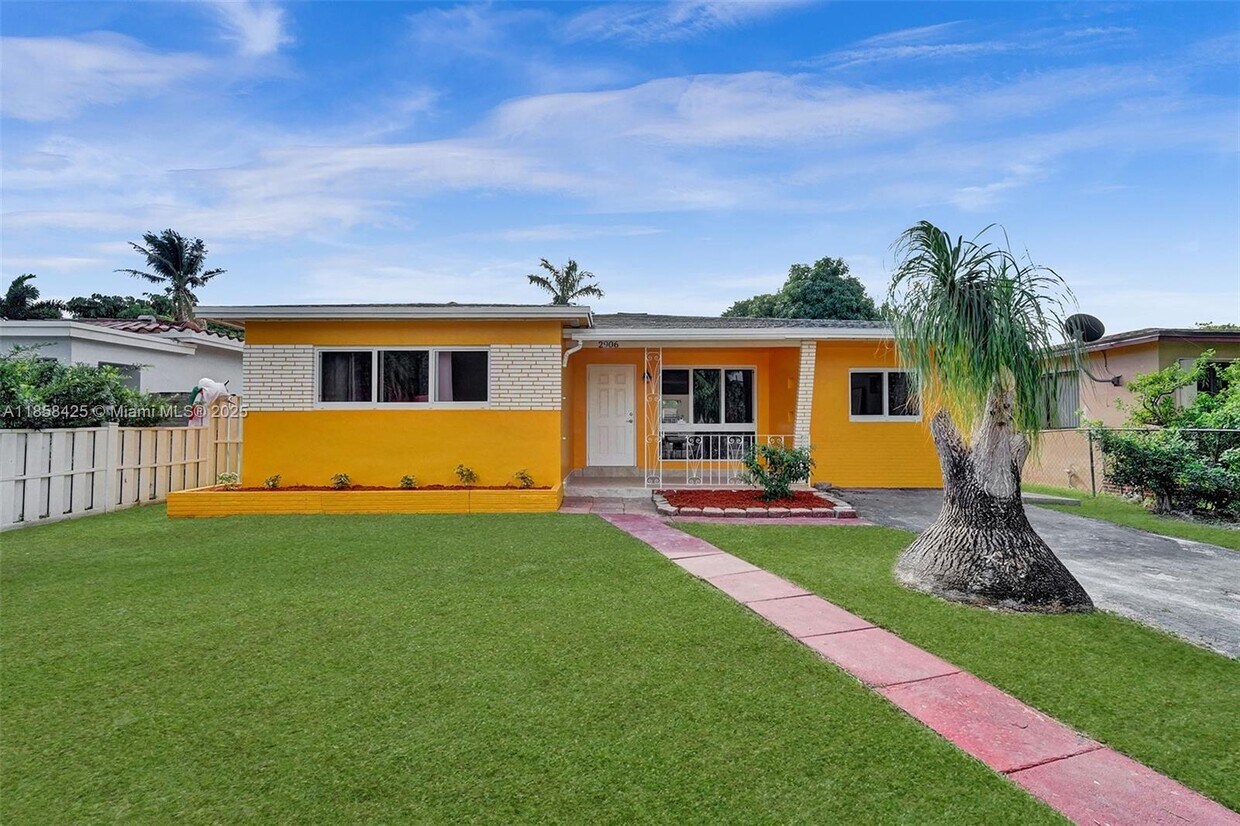 Foto principal - 2906 Madison St